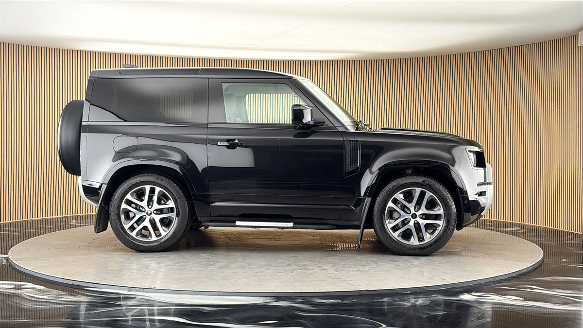More views of Land Rover Defender 90