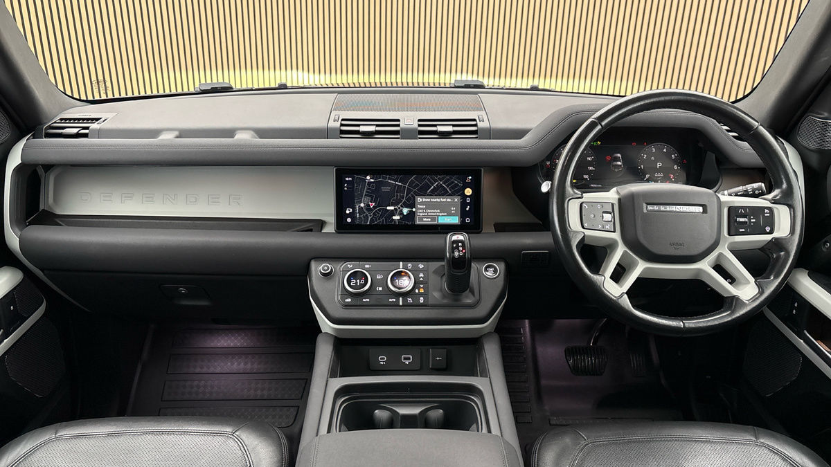 Land Rover Defender 90 Image 12