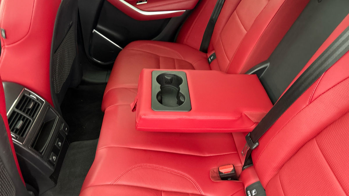 Jaguar F-PACE Image 9