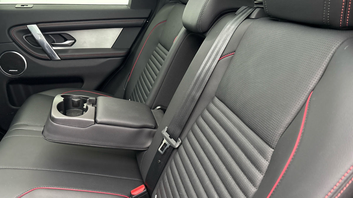 Land Rover Discovery Sport Image 9