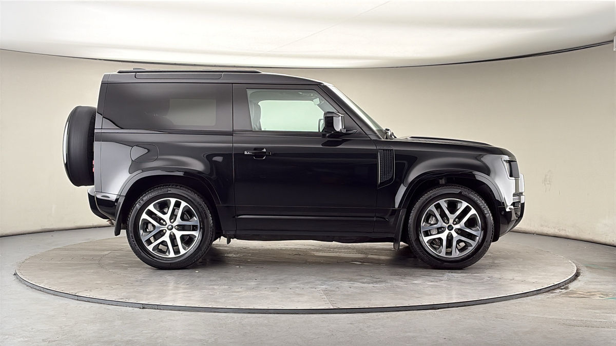 Land Rover Defender 90 Image 16