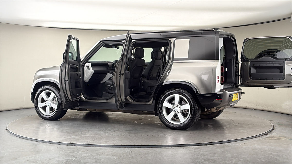 More views of Land Rover Defender 110