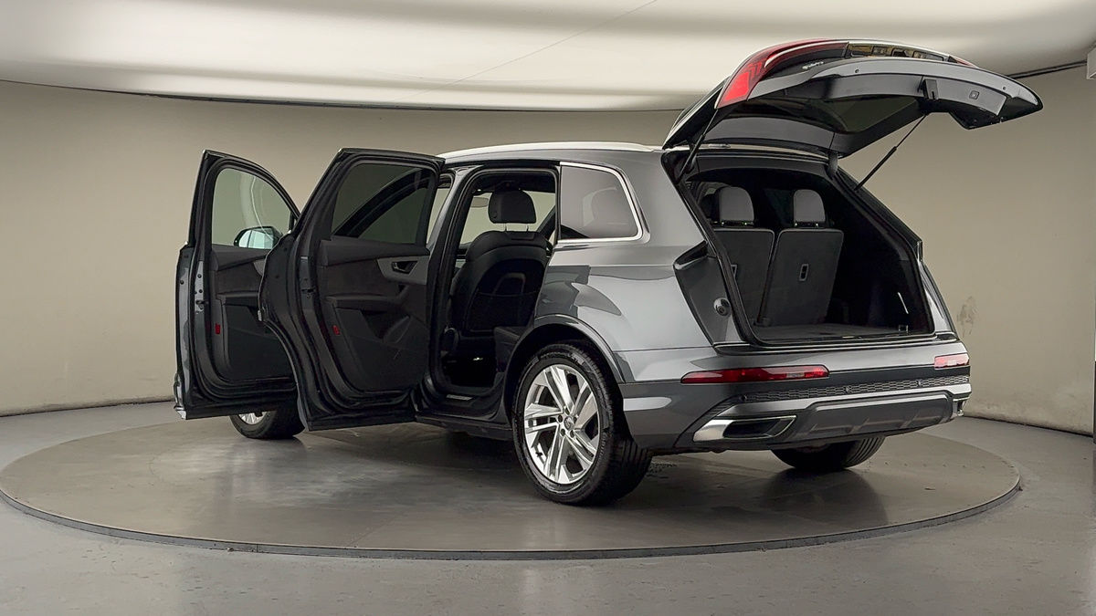 More views of Audi Q7