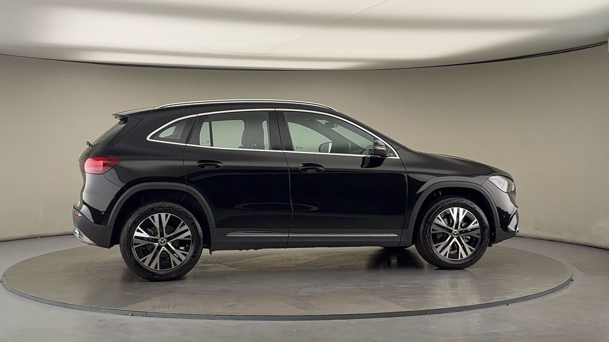 More views of Mercedes-Benz GLA