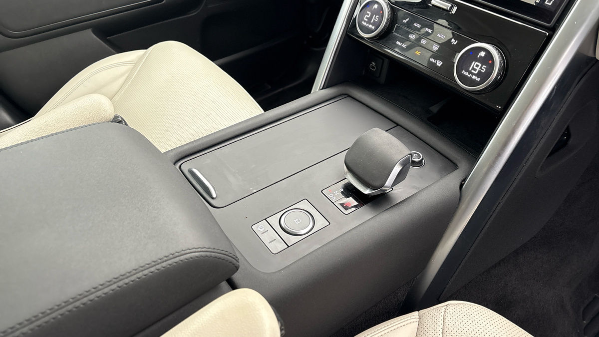 Land Rover Discovery Image 18