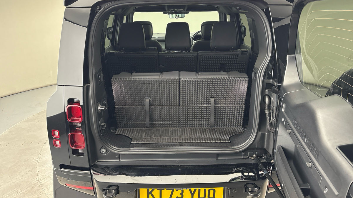 Land Rover Defender 110 Urban Image 11