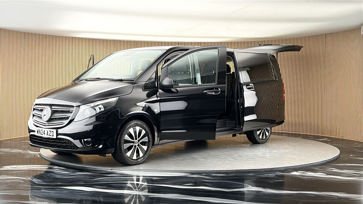 More views of Mercedes-Benz Vito