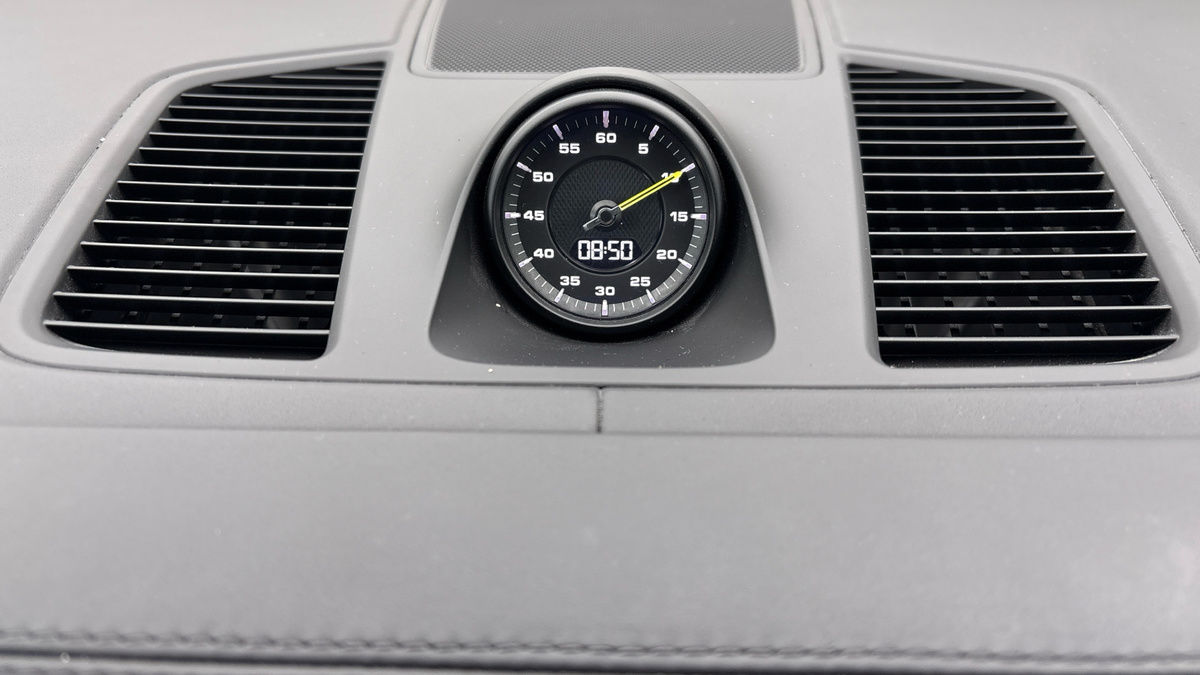 Porsche Cayenne Image 25