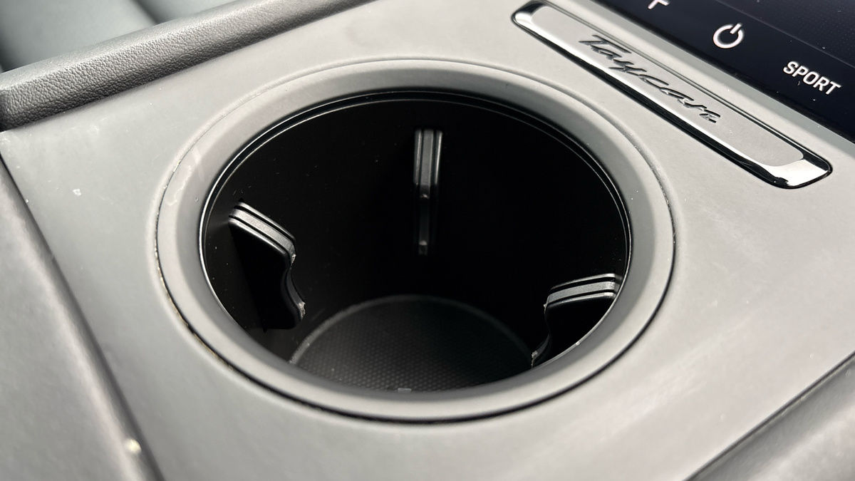 Porsche Taycan Image 27