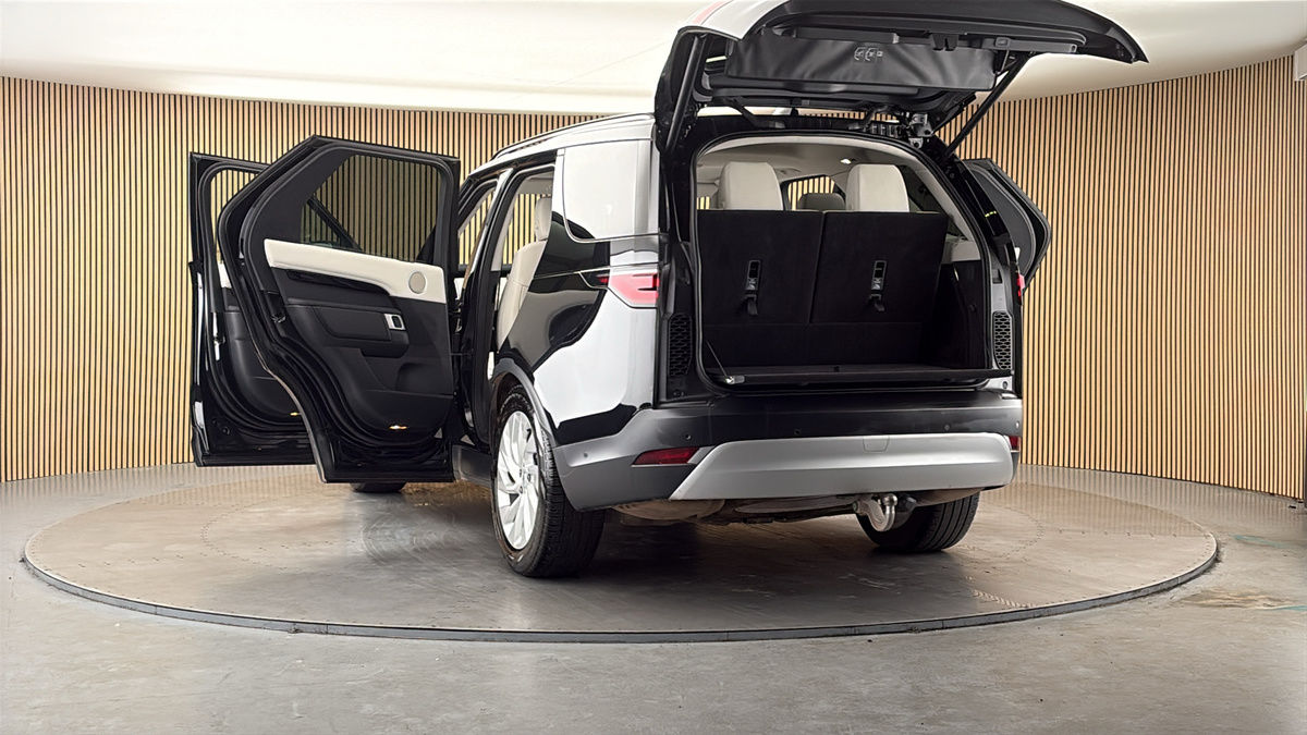 More views of Land Rover Discovery