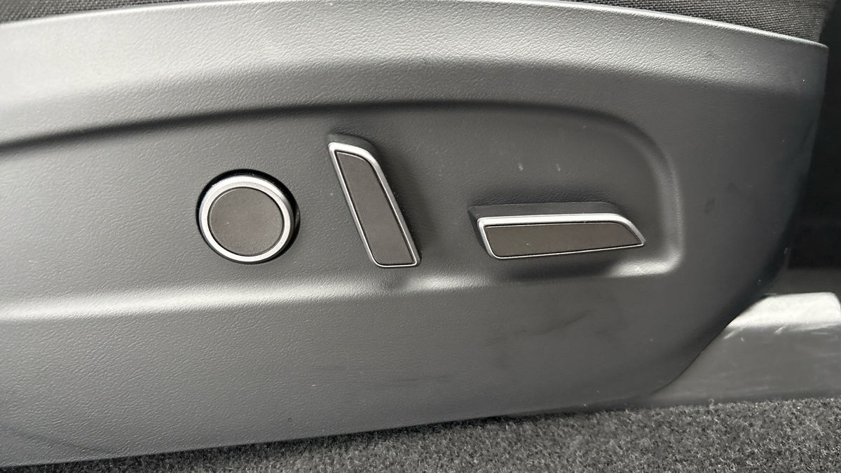 Tesla Model Y Image 33