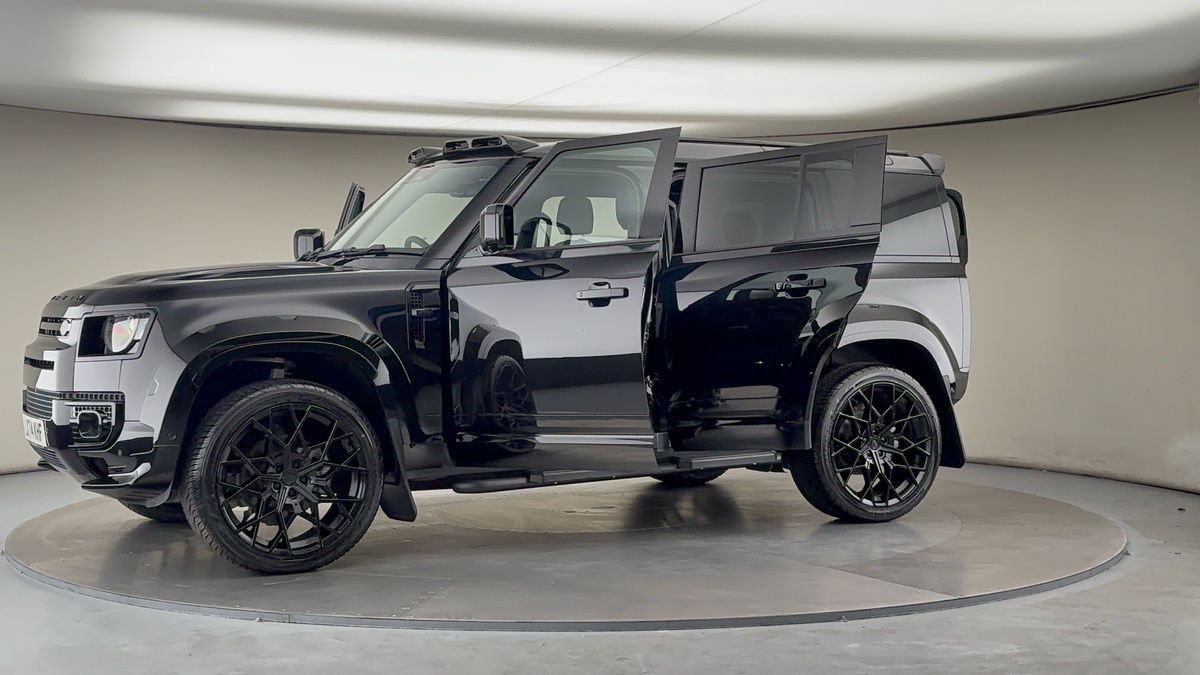 More views of Land Rover Defender 110