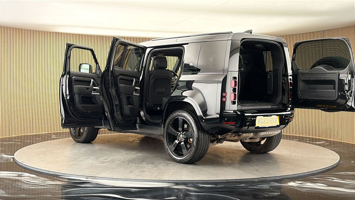 More views of Land Rover Defender 110