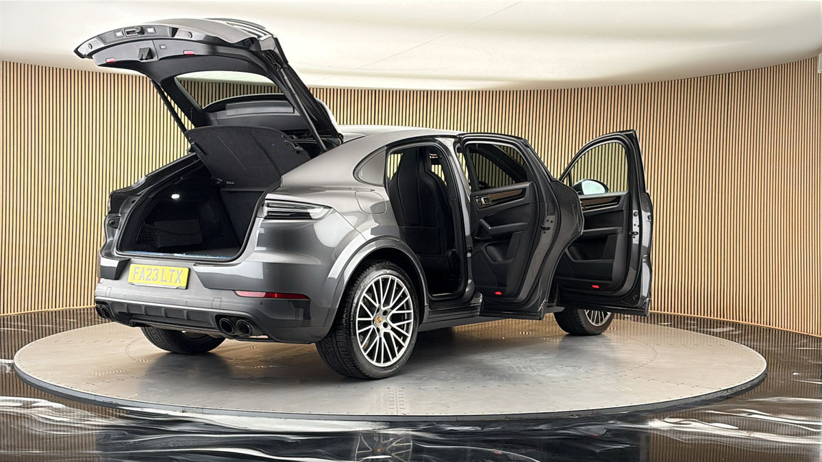 More views of Porsche Cayenne