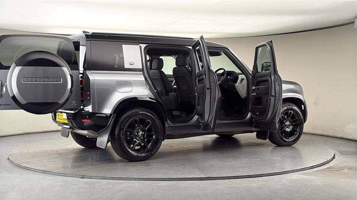 More views of Land Rover Defender 110