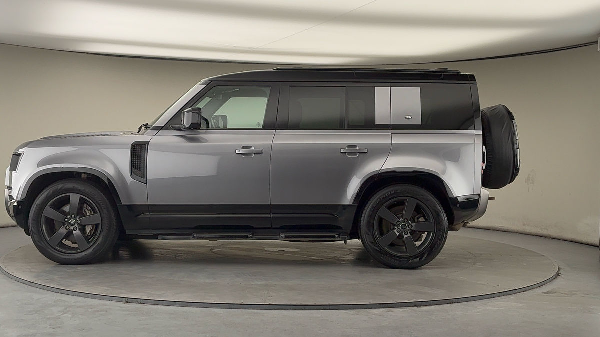 Land Rover Defender 110 Image 15