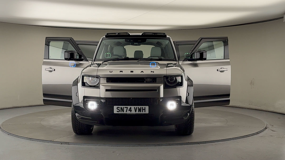 More views of Land Rover Defender 110