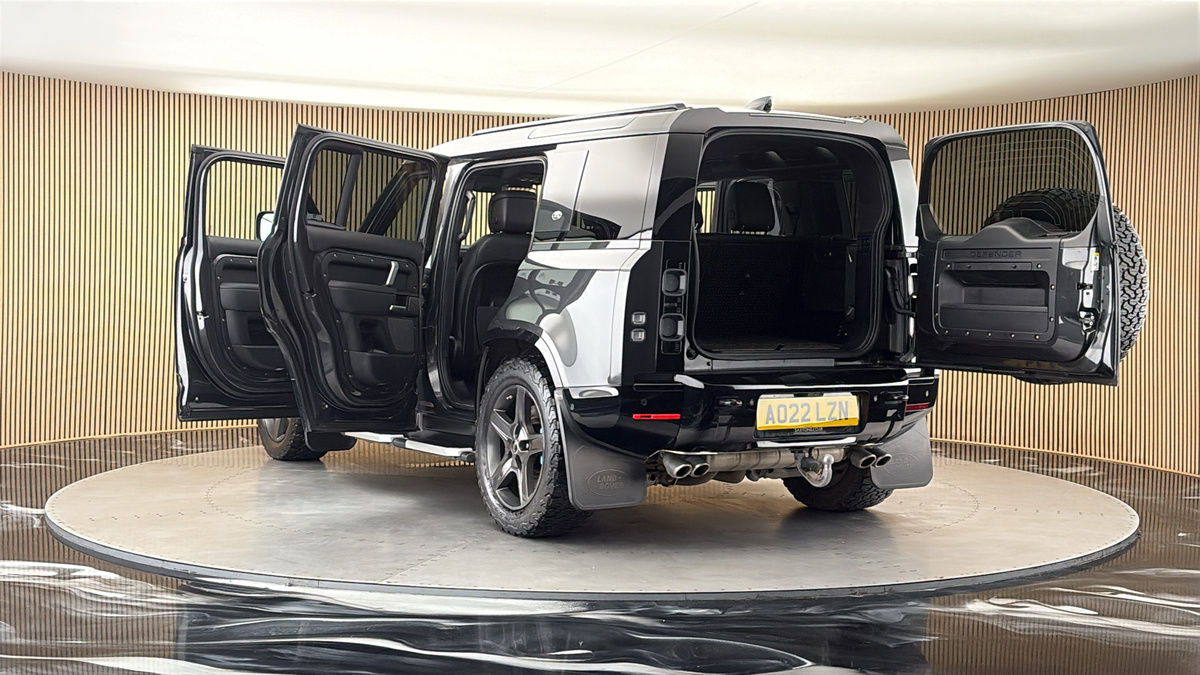Land Rover Defender 110 Image 23