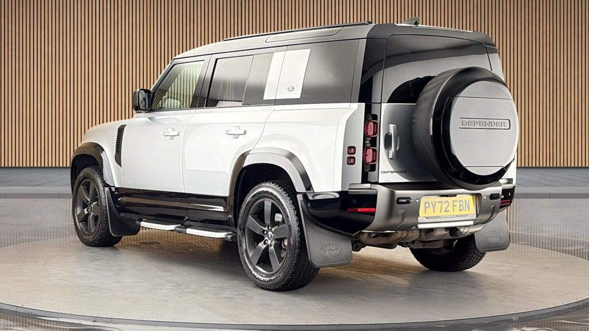 Land Rover Defender 110 Image 2