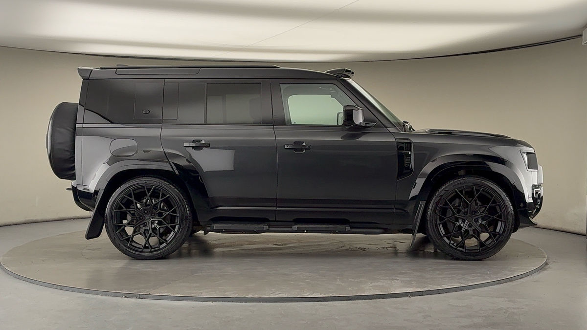 Land Rover Defender 110 Urban Image 37