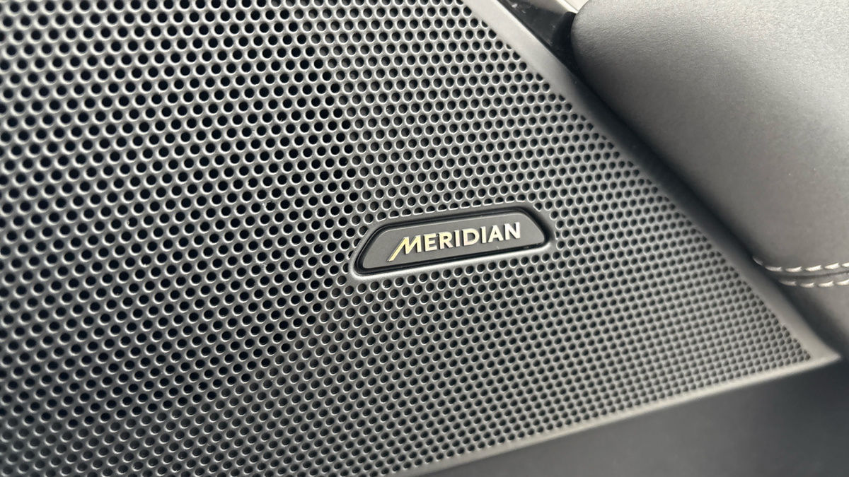 Land Rover Range Rover Velar Image 25