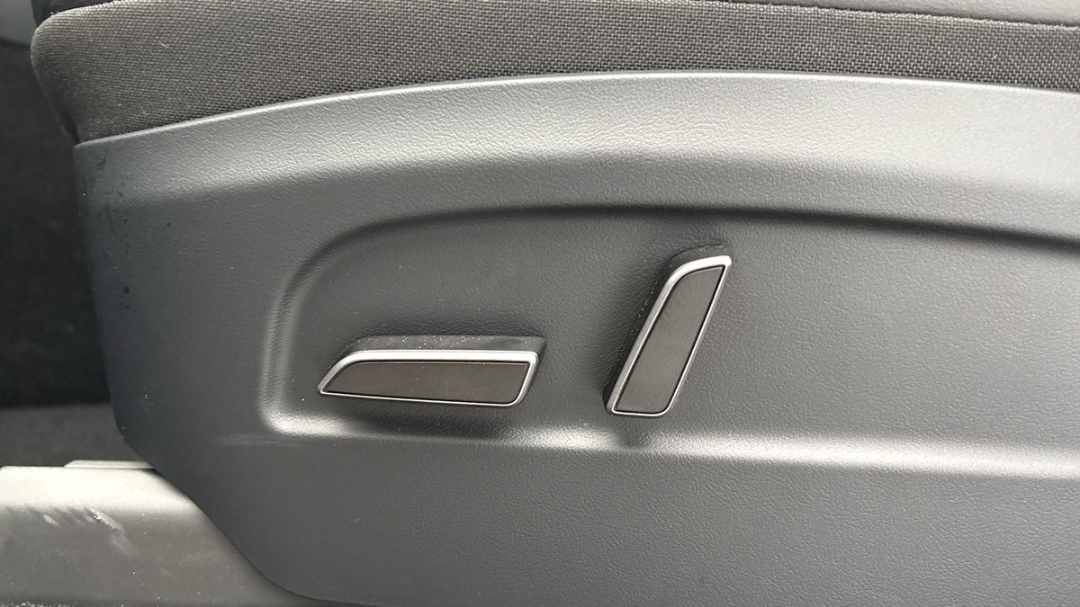 Tesla Model Y Image 38
