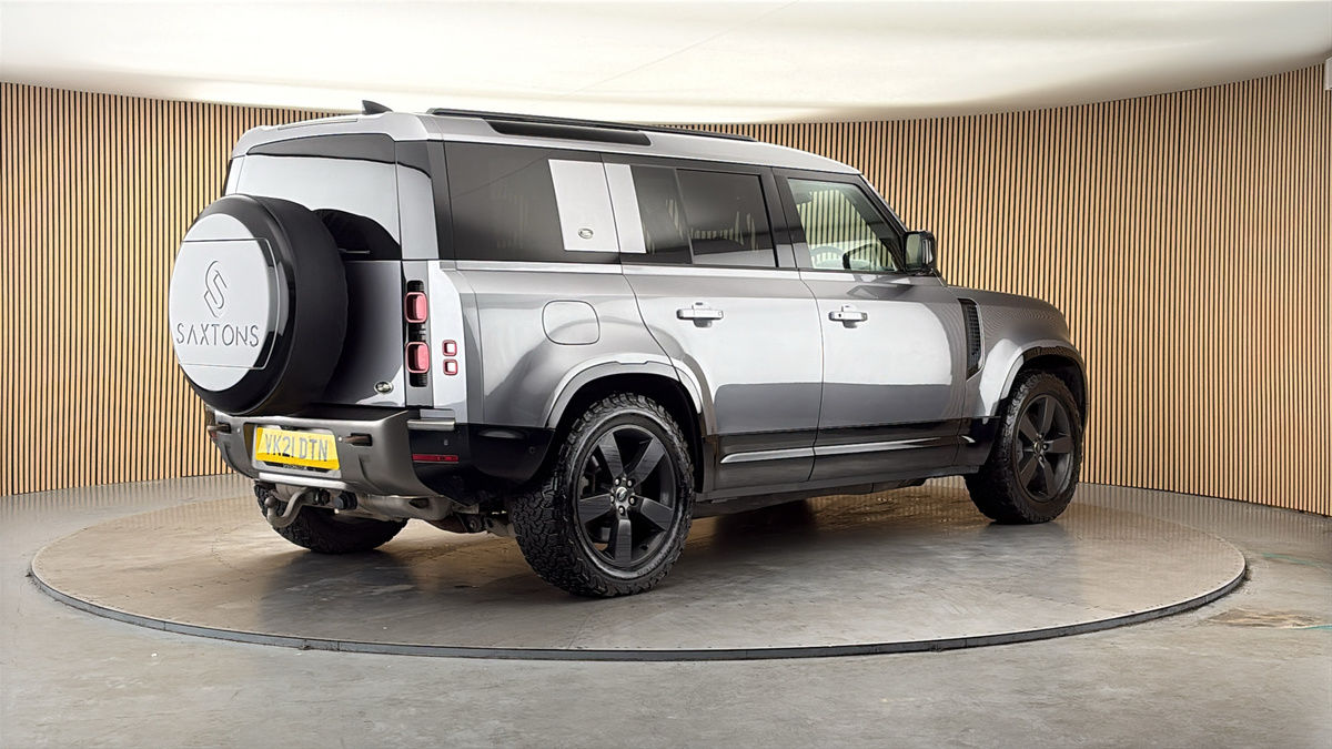 Land Rover Defender 110 Image 21