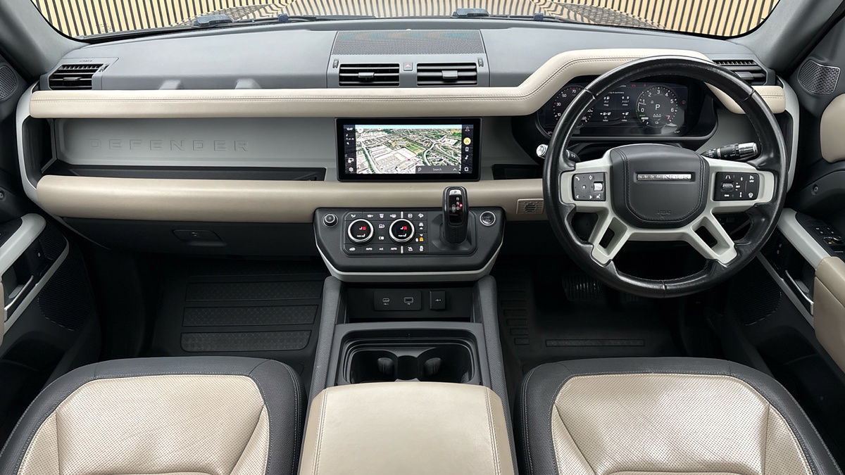 Land Rover Defender 110 Image 12