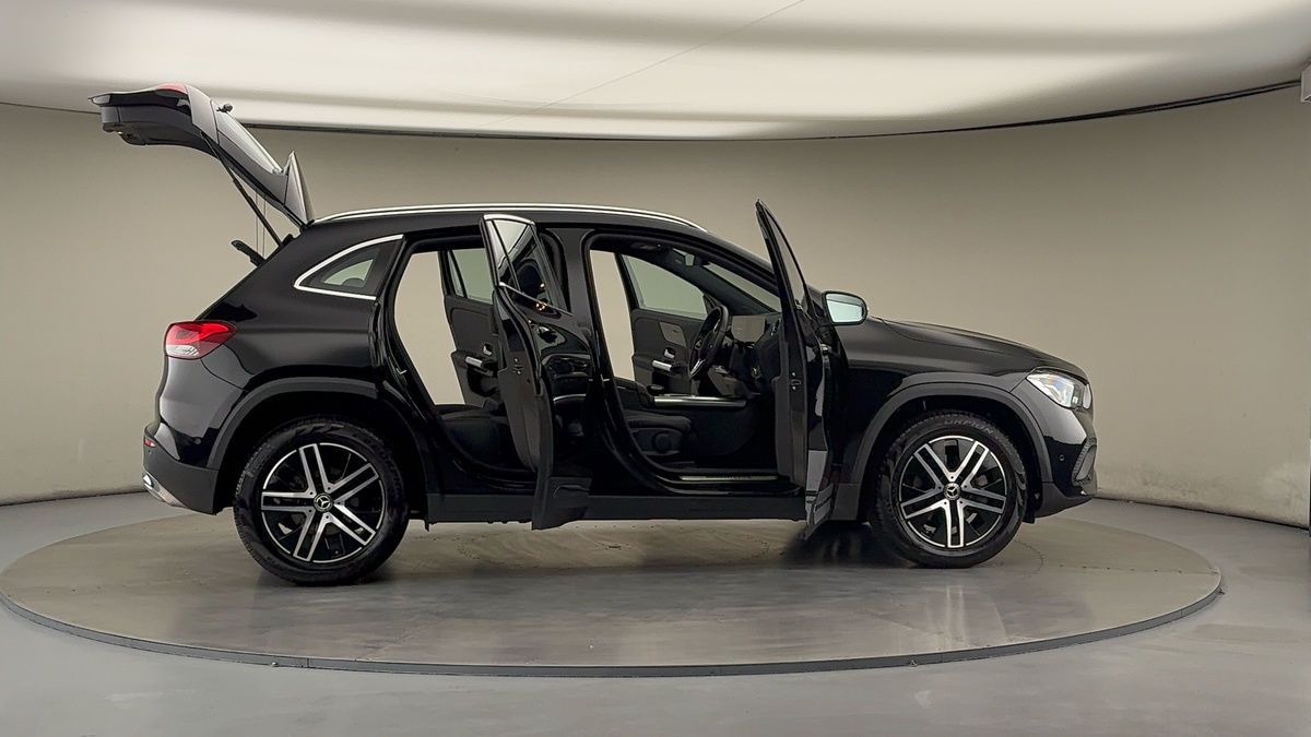 More views of Mercedes-Benz GLA