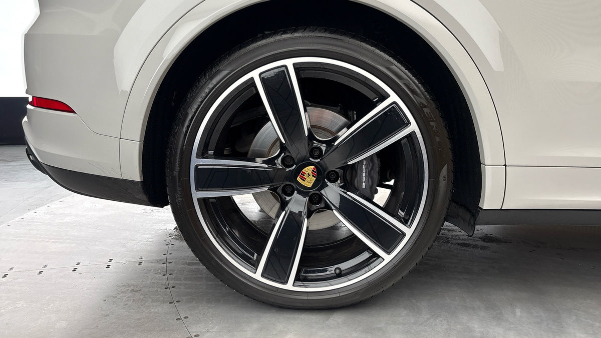 Porsche Cayenne Image 10