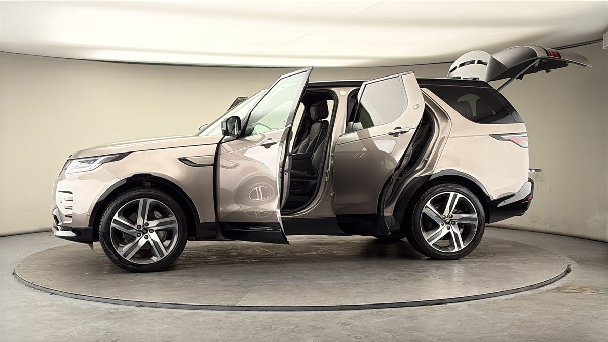 More views of Land Rover Discovery