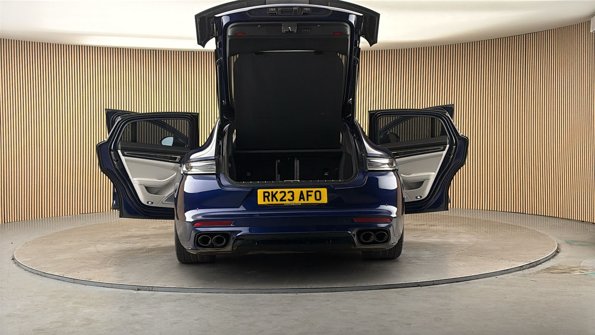 More views of Porsche Panamera