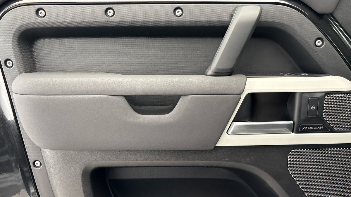 Land Rover Defender 90 Image 19