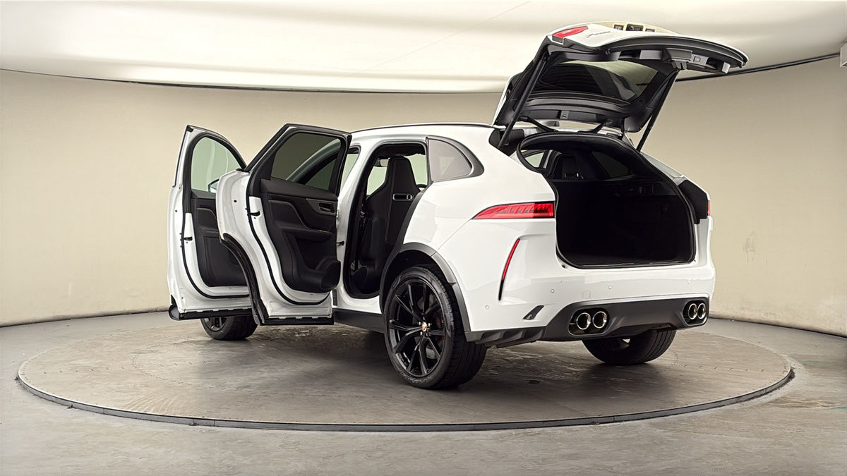 Jaguar F-PACE Image 23