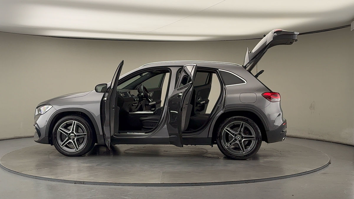 More views of Mercedes-Benz GLA