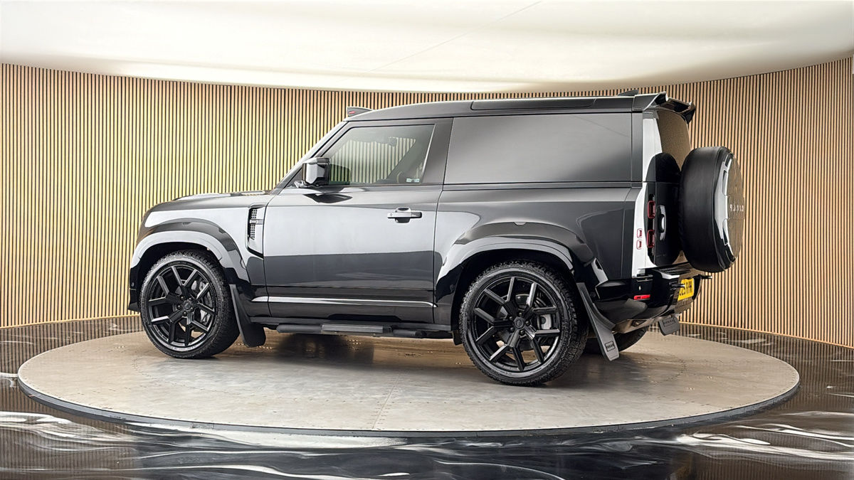 More views of Land Rover Defender 90