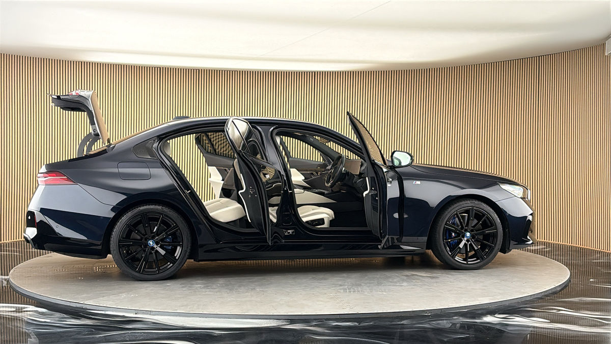 More views of BMW i5