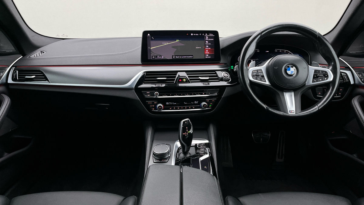 BMW 5 Series Image 12