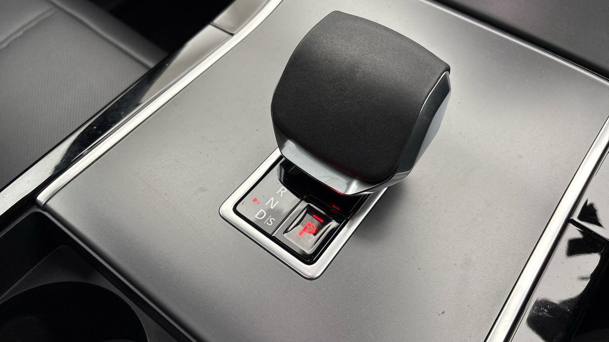 Land Rover Range Rover Velar Image 26