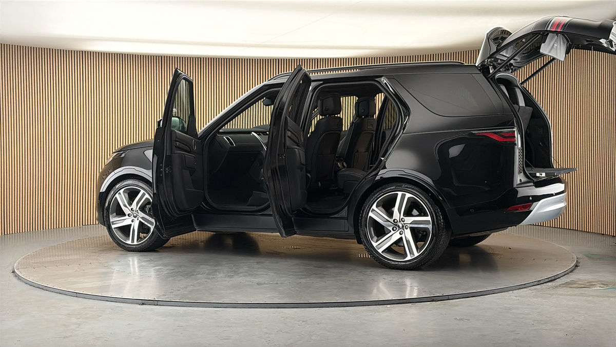 More views of Land Rover Discovery