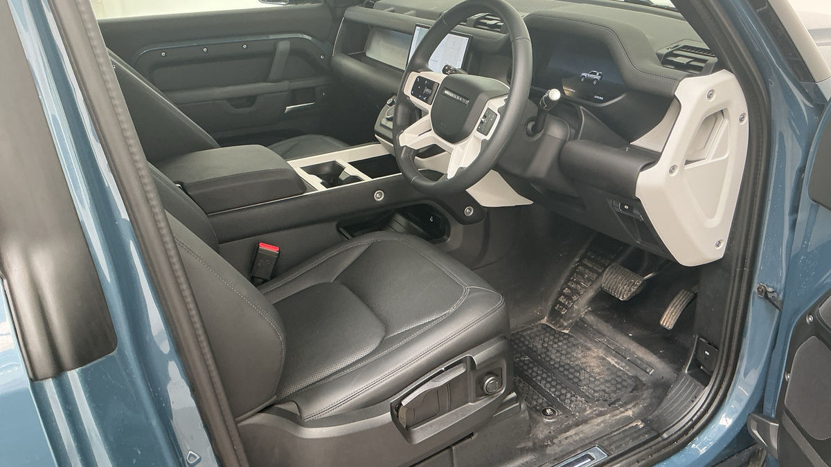 Land Rover Defender 90 Image 9