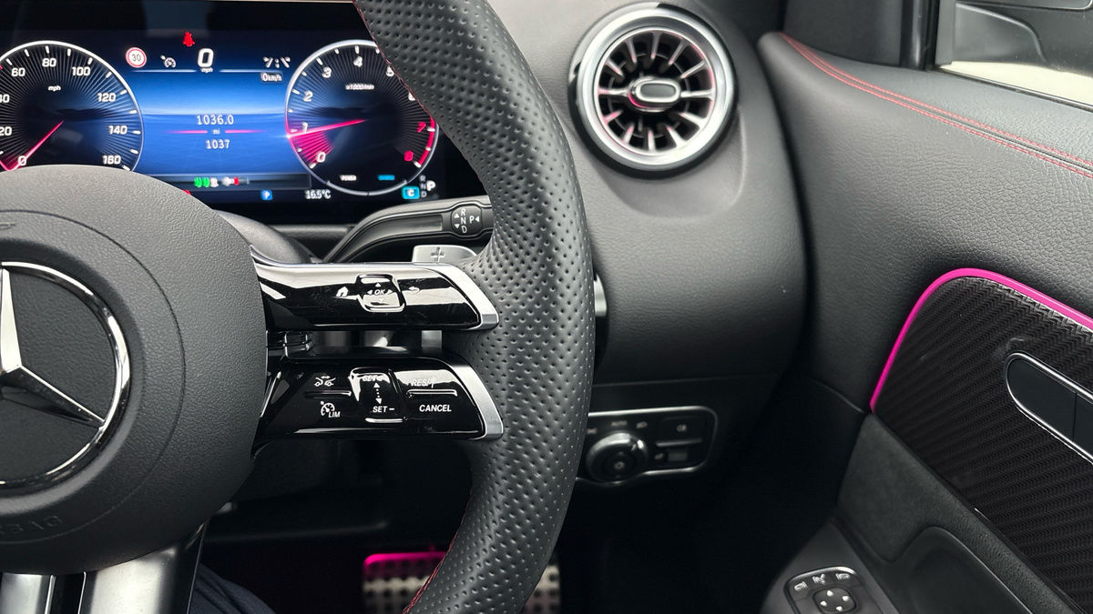 Mercedes-Benz GLA Image 14