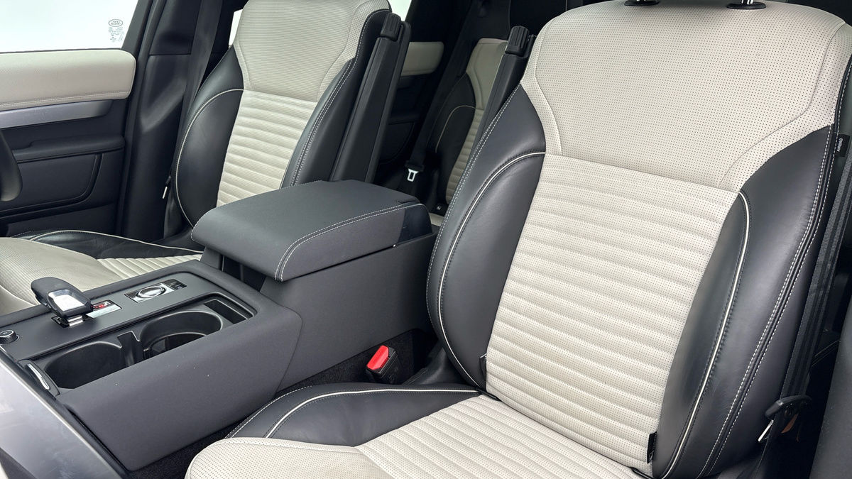 Land Rover Discovery Image 7