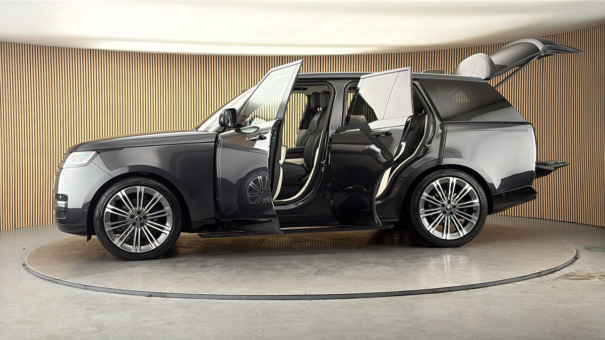More views of Land Rover Range Rover