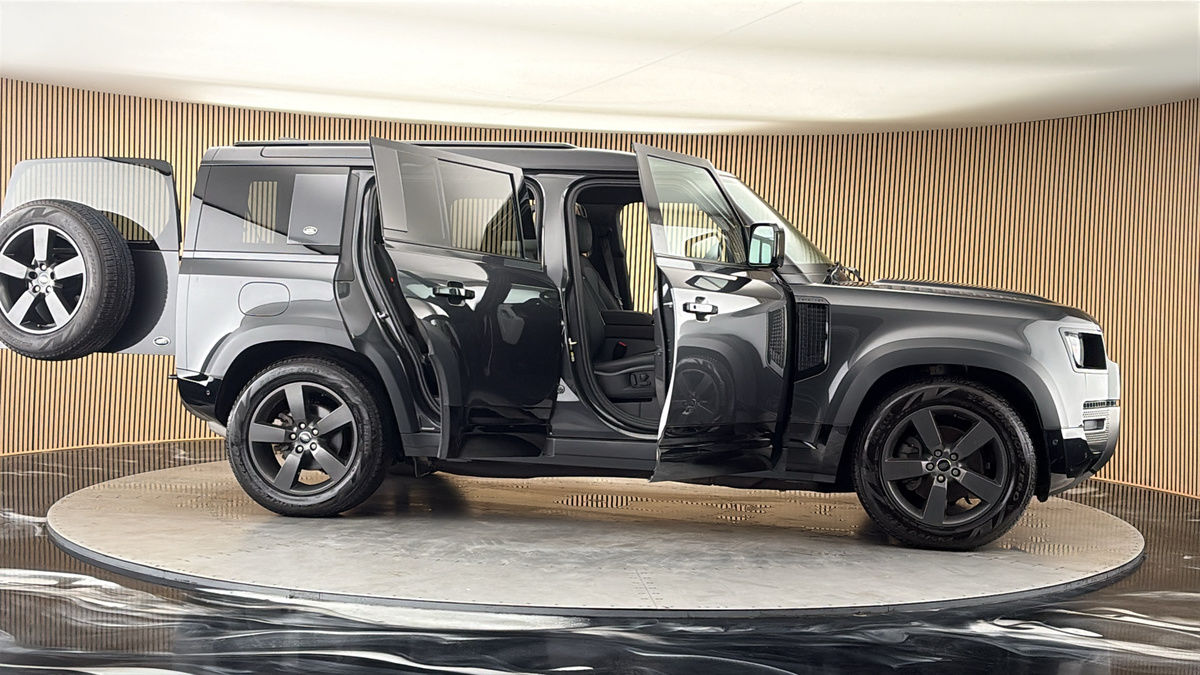 More views of Land Rover Defender 110