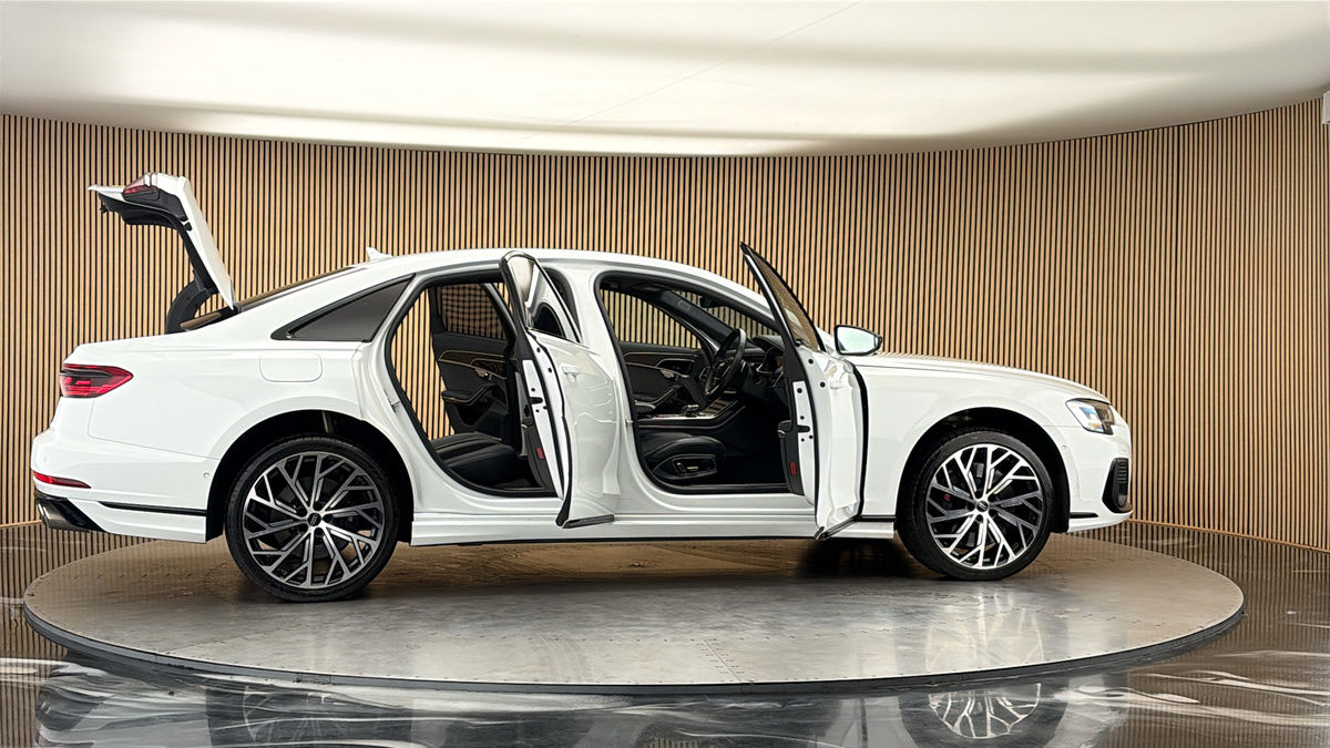 More views of Audi S8