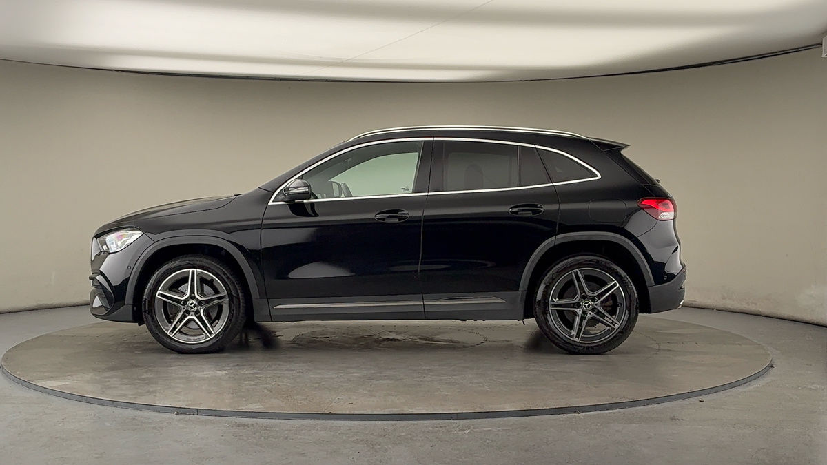 Mercedes-Benz GLA Image 15