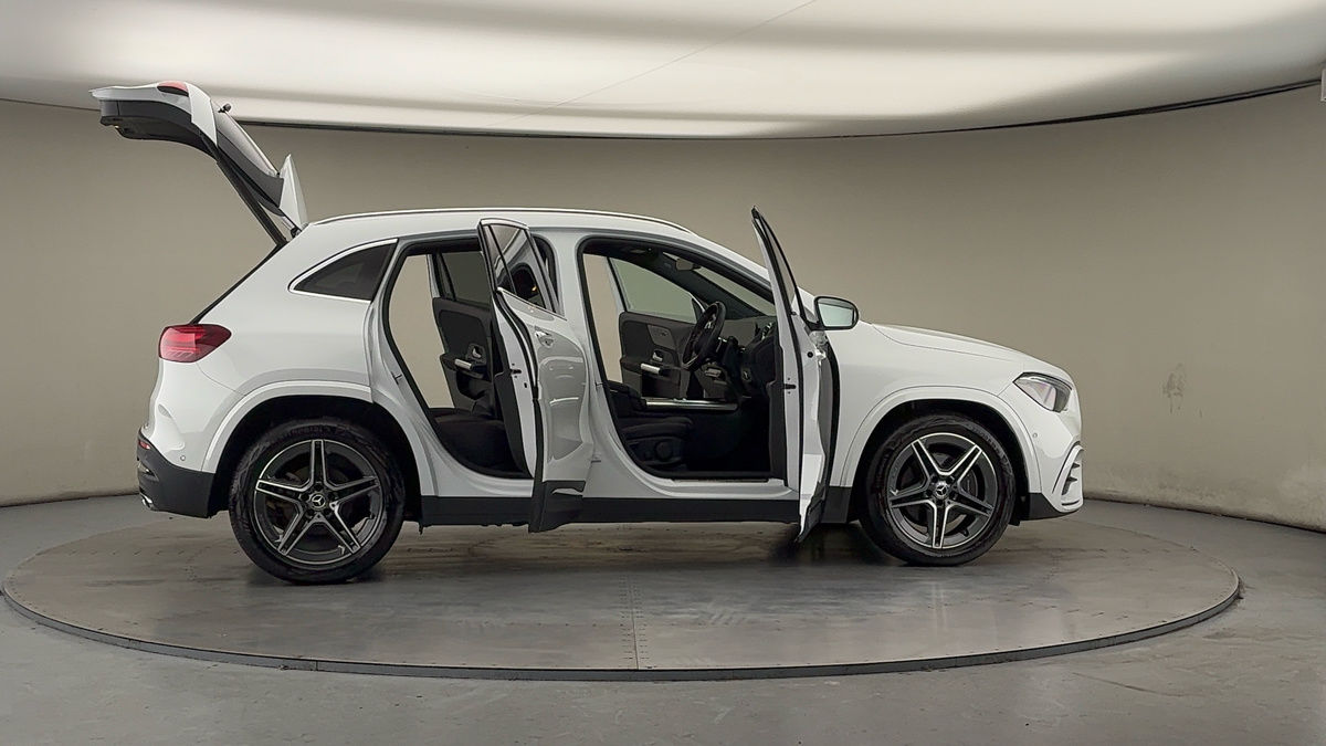 More views of Mercedes-Benz GLA