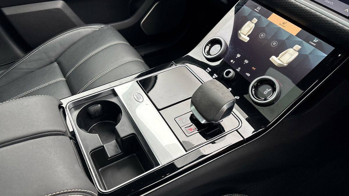 Land Rover Range Rover Velar Image 18