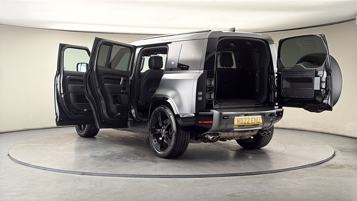 Land Rover Defender 110 Image 23